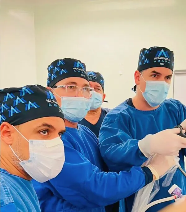 Dr. Guilhermino operando ao vivo no Metabólica Amapá